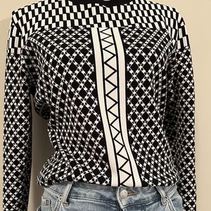 Sweater with geometric pattern